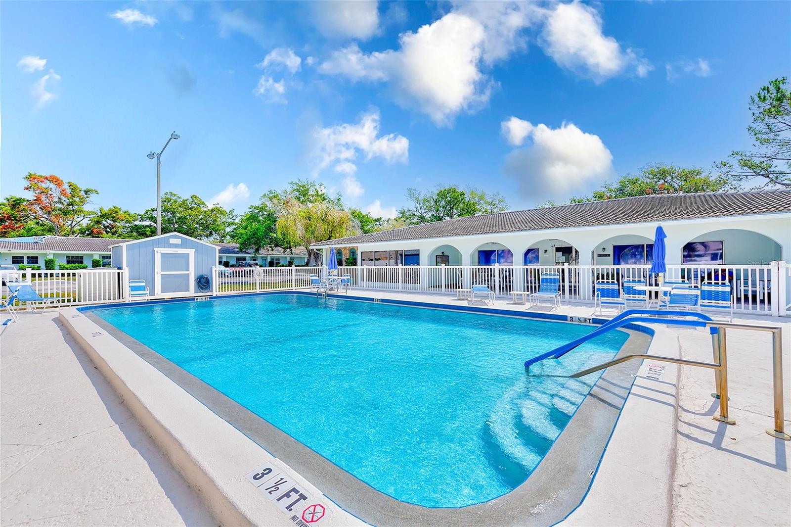 TWIN OAKS APTS IX CONDO - Residential