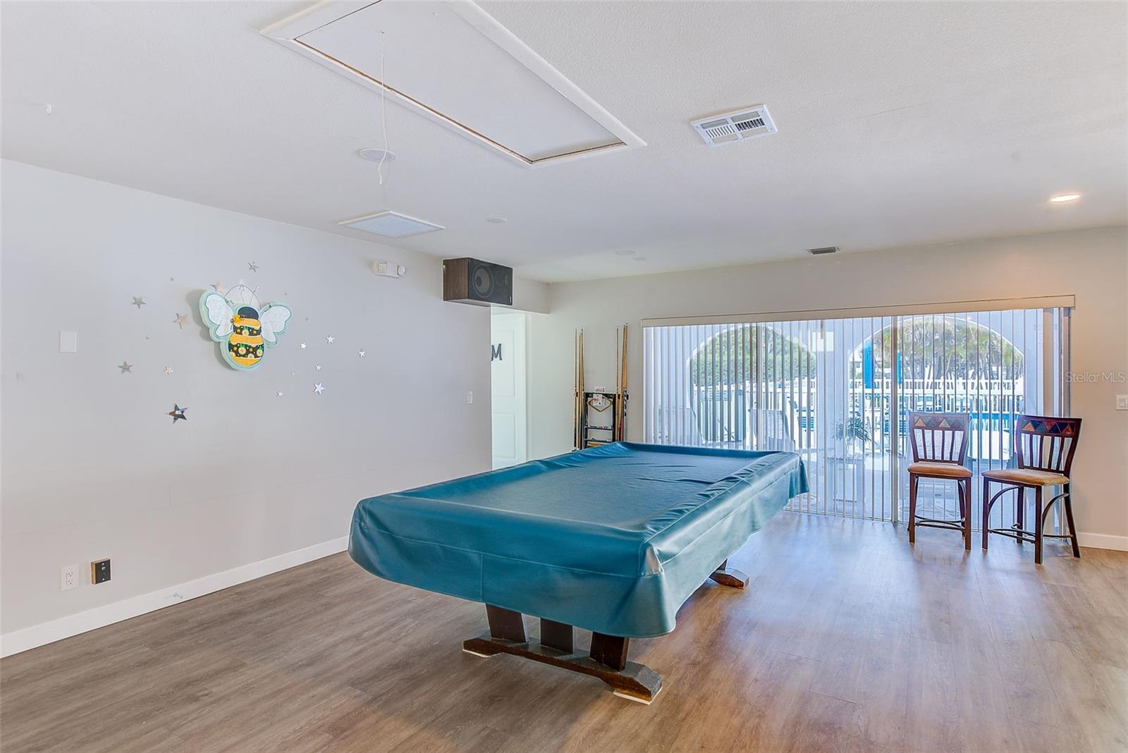 TWIN OAKS APTS IX CONDO - Residential