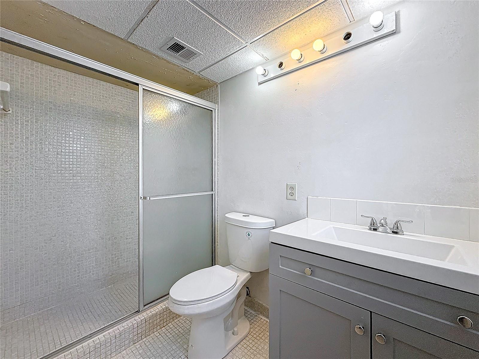 2850 SOMERSET DRIVE 204L