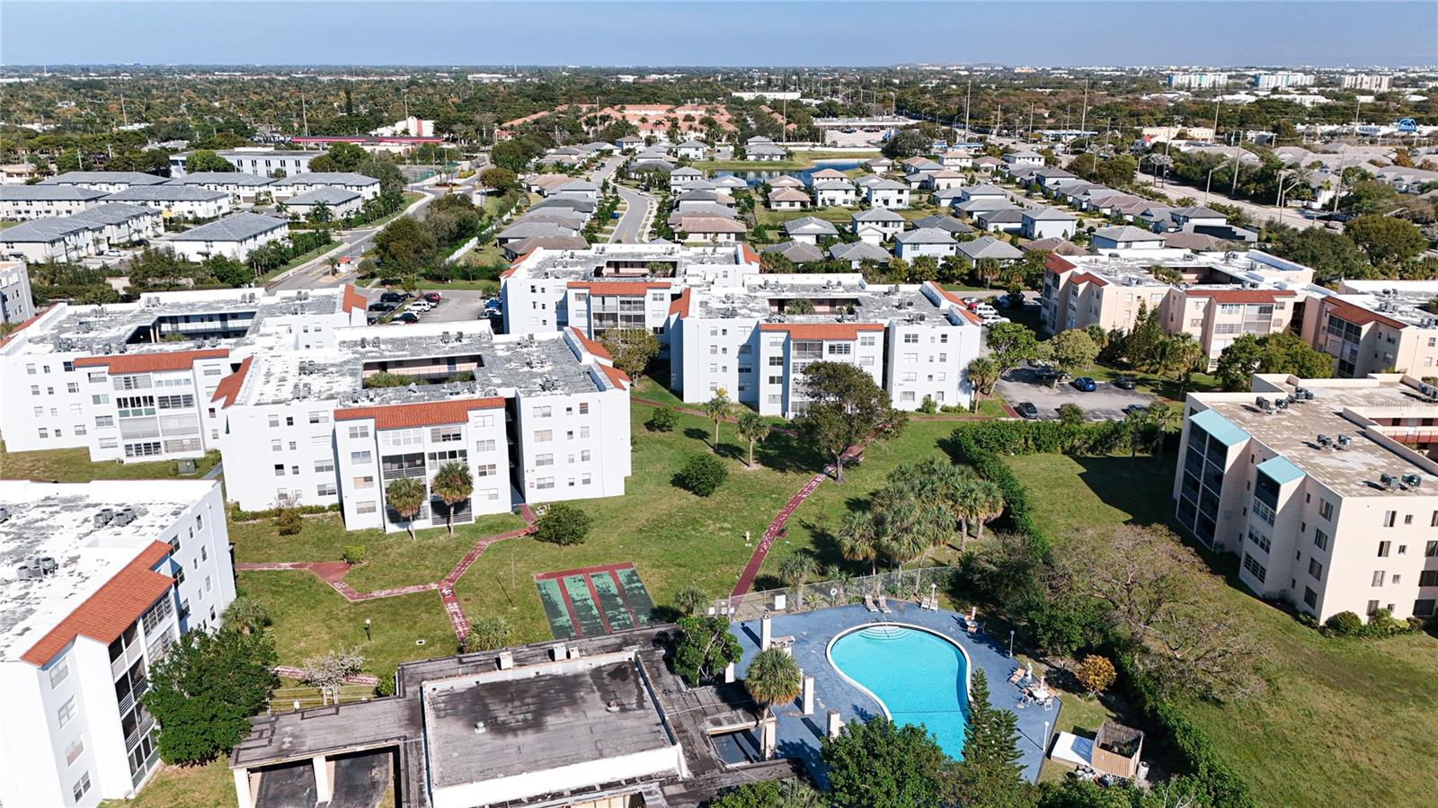 2850 SOMERSET DRIVE 204L