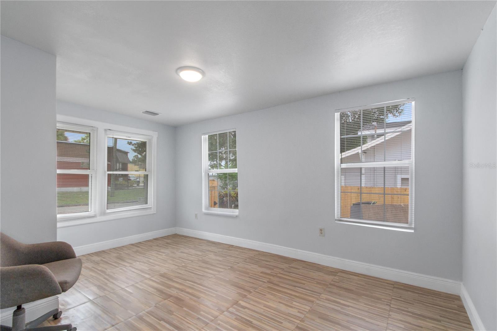 SULPHUR SPGS - Residential