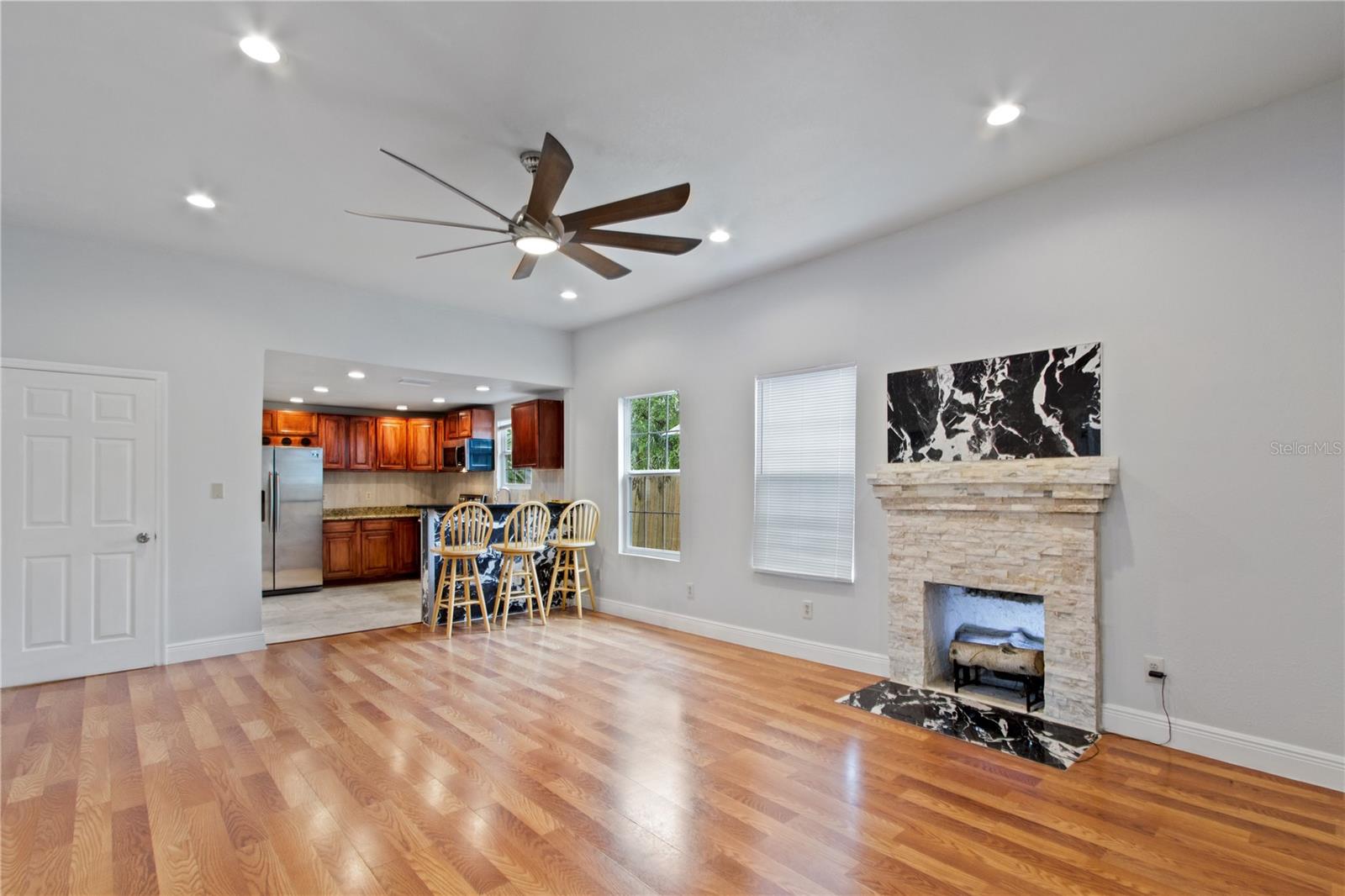 SULPHUR SPGS - Residential