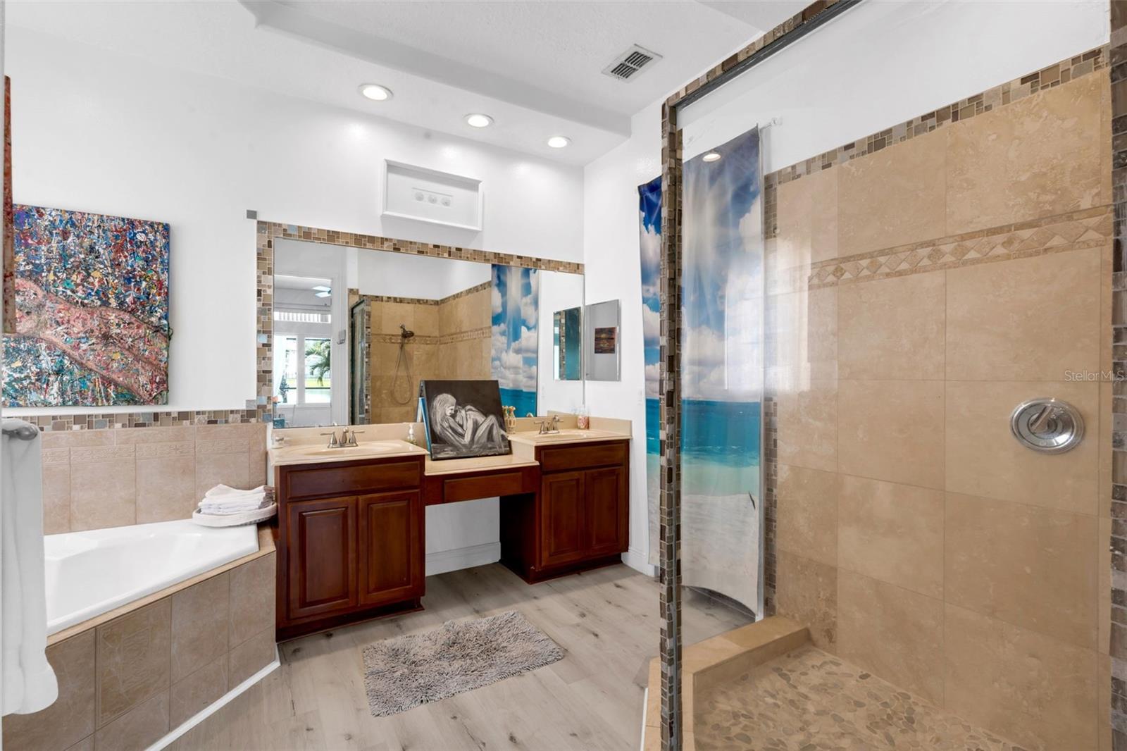 BRISTOL ESTATES - Residential