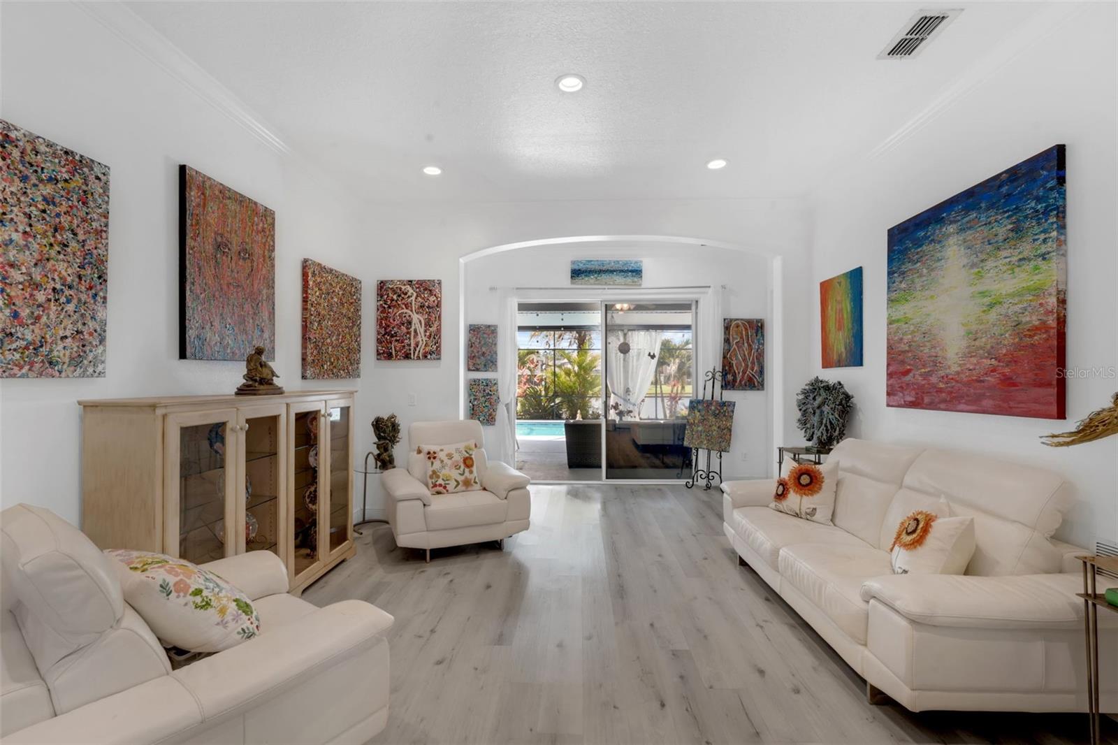 BRISTOL ESTATES - Residential