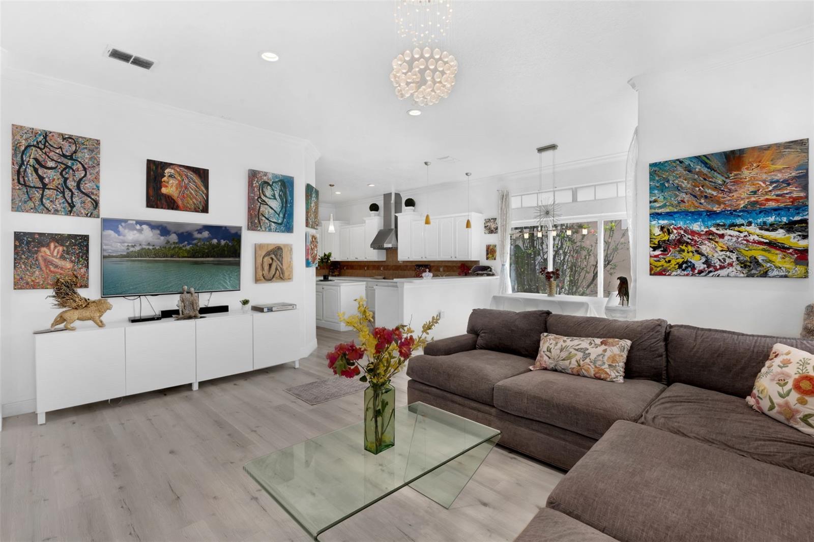 BRISTOL ESTATES - Residential