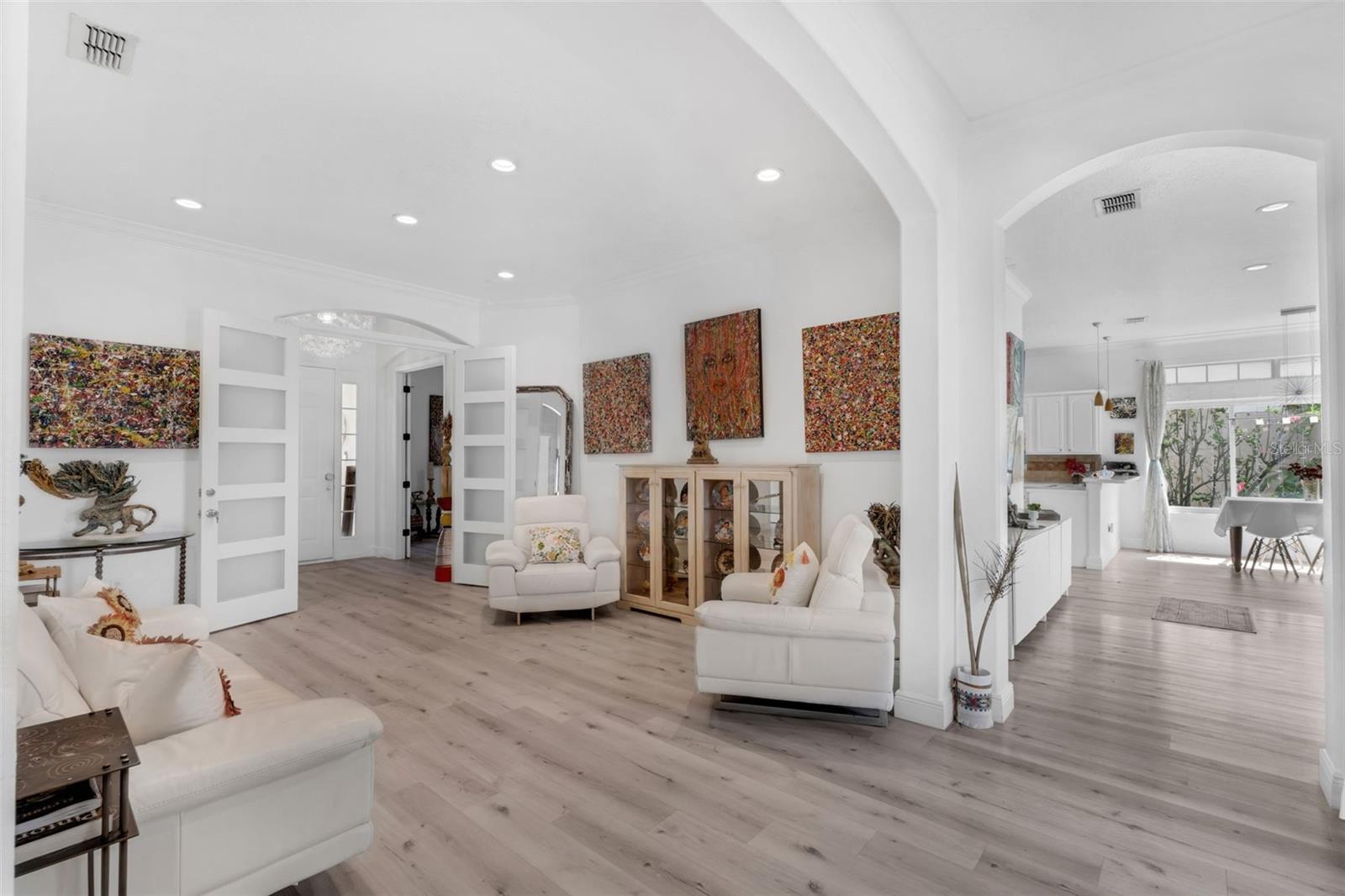 BRISTOL ESTATES - Residential