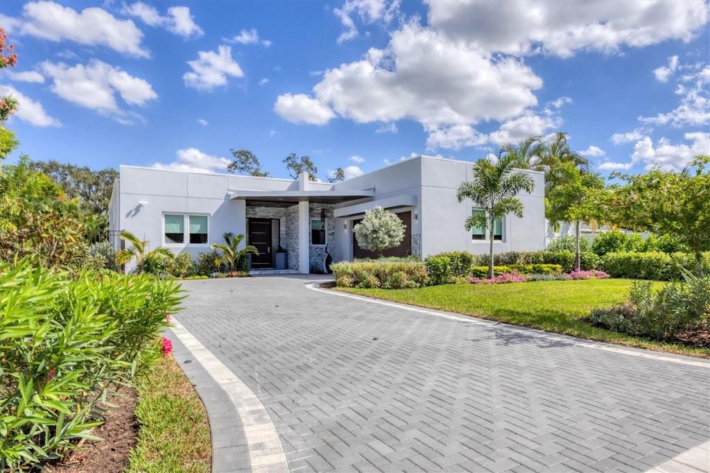 Photo of 2711 Blossom Drive, Sarasota, FL 34239 (MLS # A4669337)