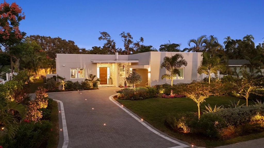 Photo of 2711 Blossom Drive, Sarasota, FL 34239 (MLS # A4669337)