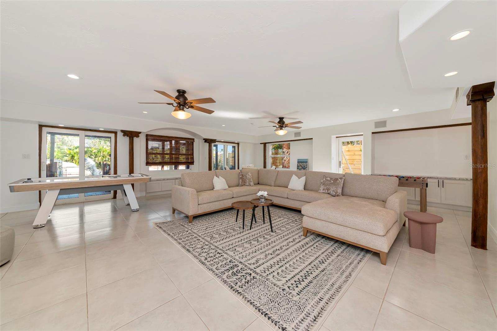 SARASOTA BEACH - Residential Lease