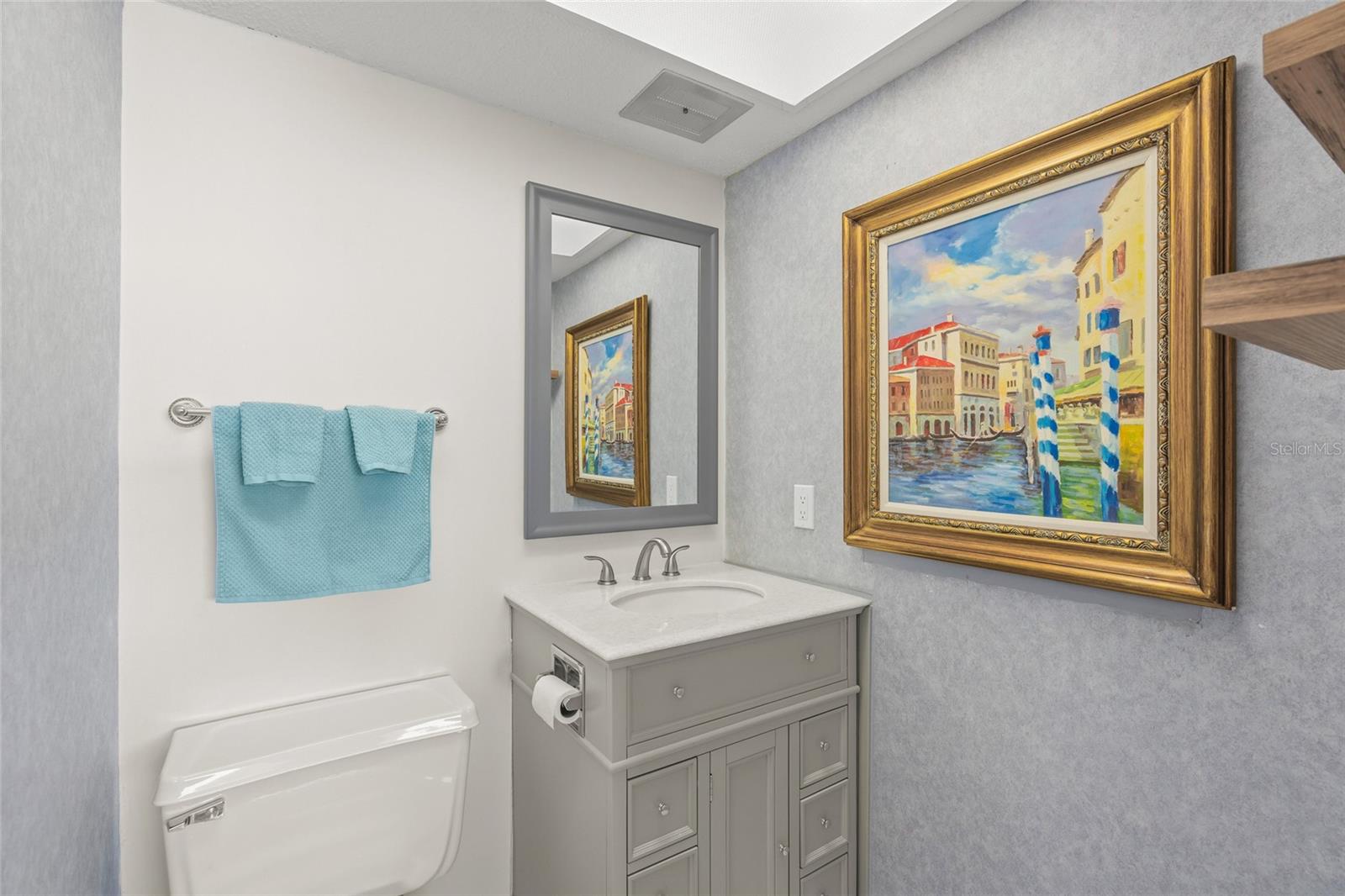 HOLIDAY APTS - Residential