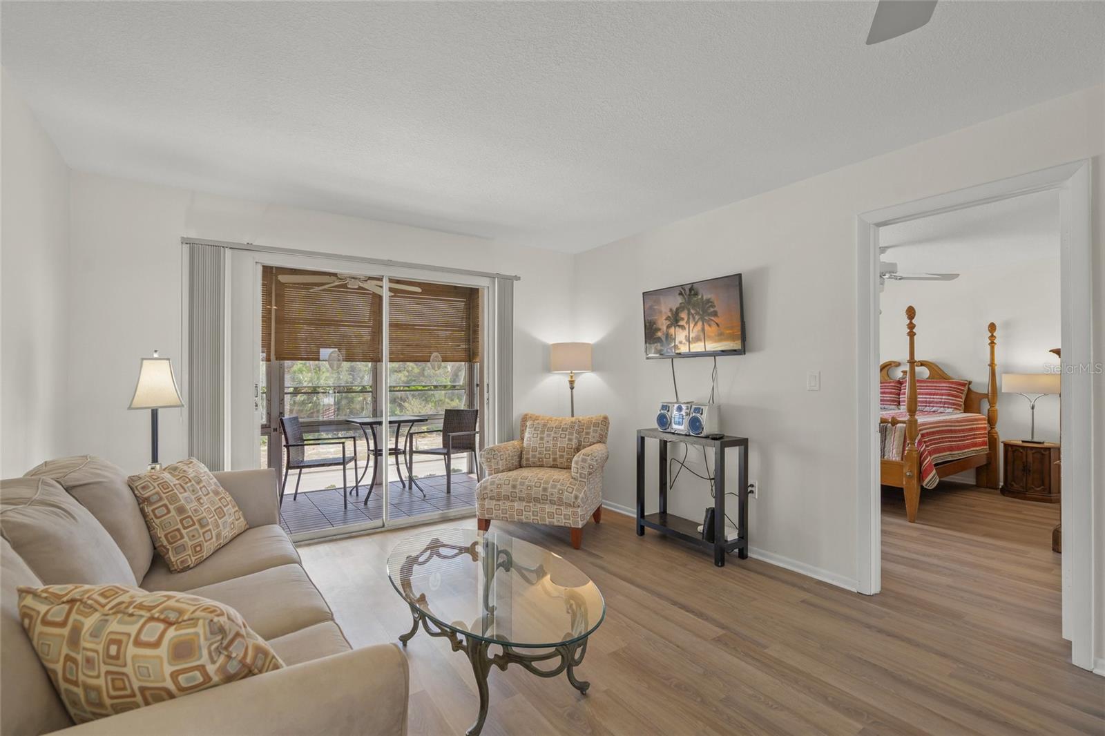 HOLIDAY APTS - Residential