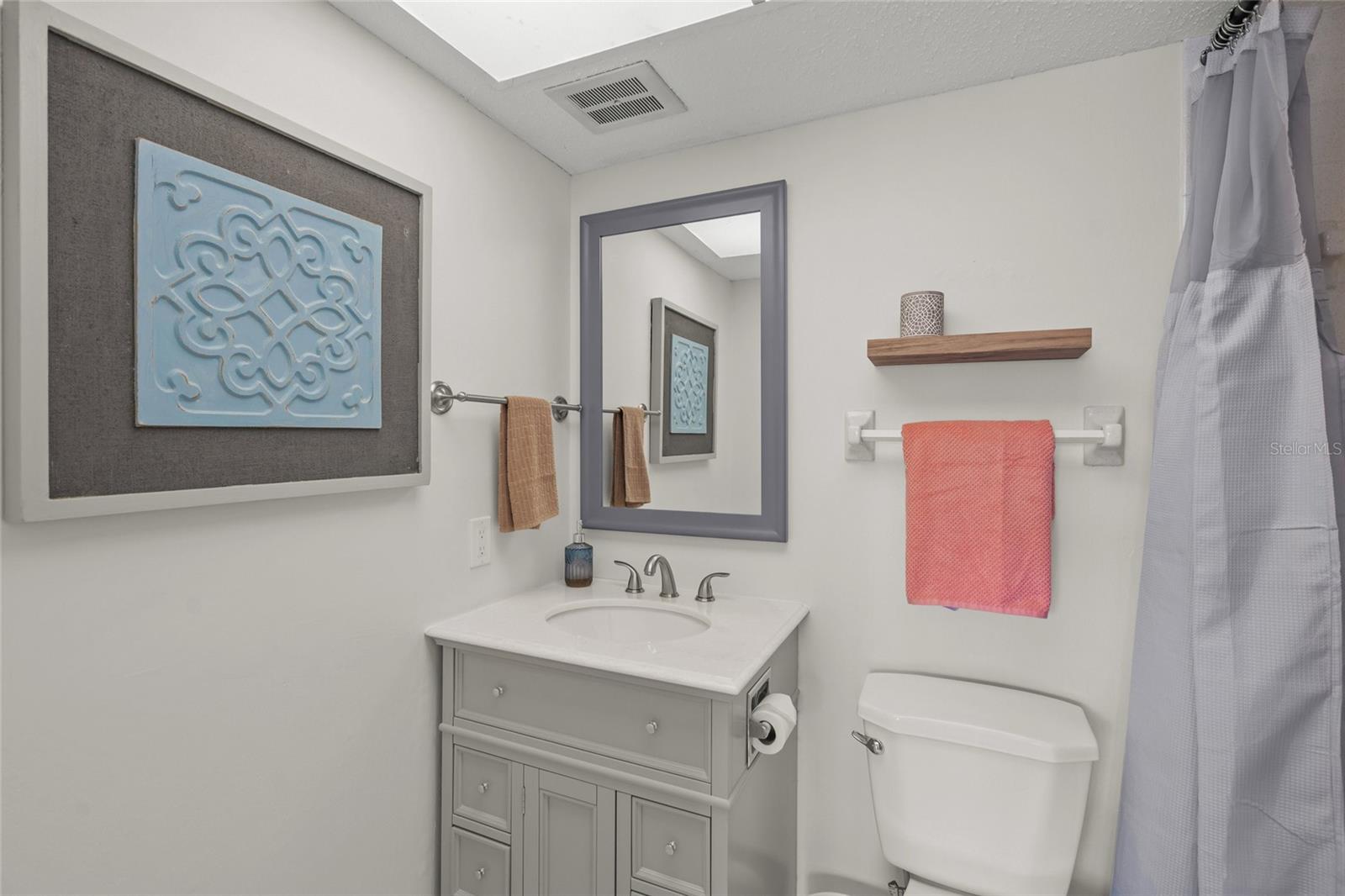 HOLIDAY APTS - Residential