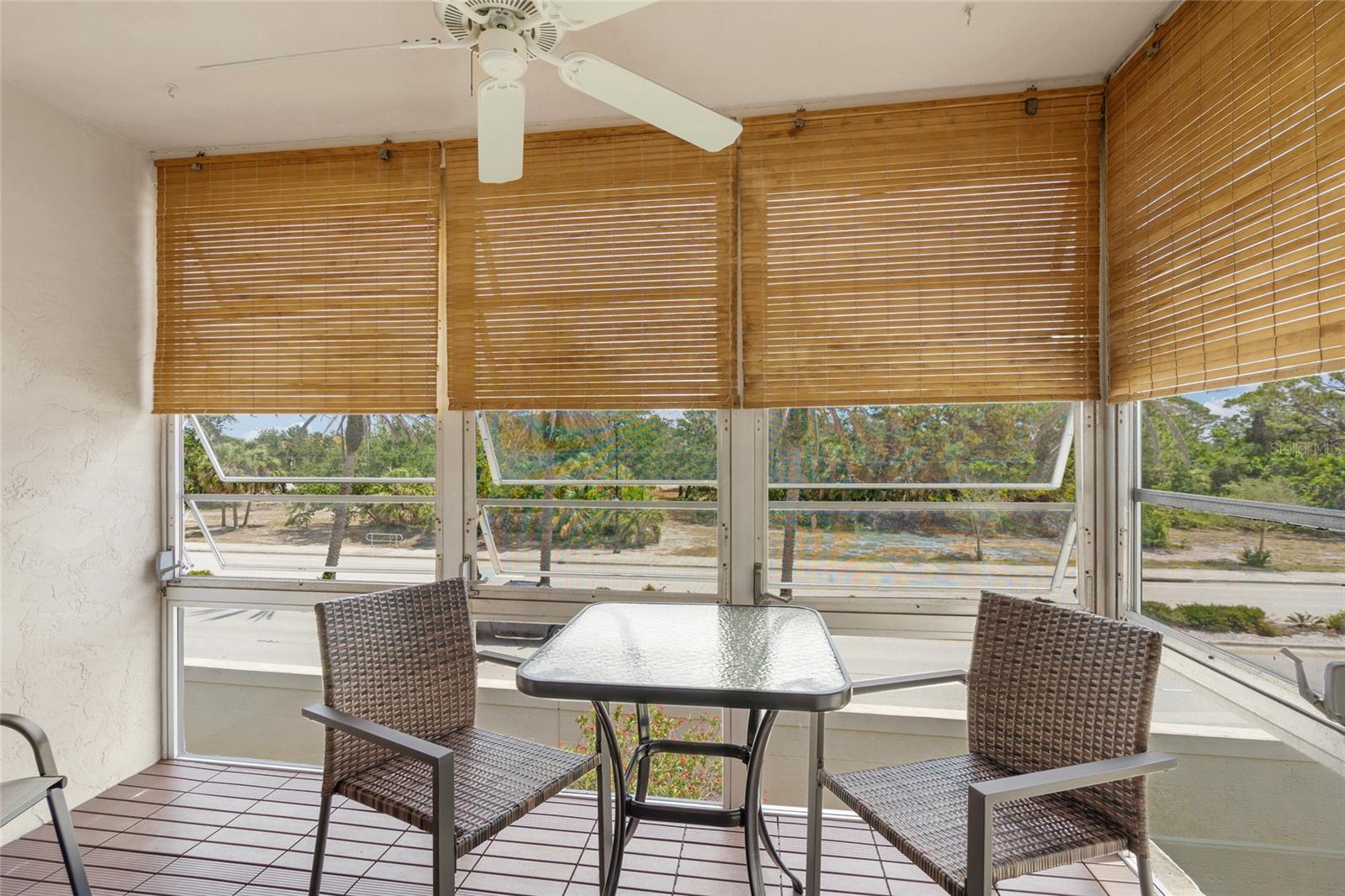 HOLIDAY APTS - Residential