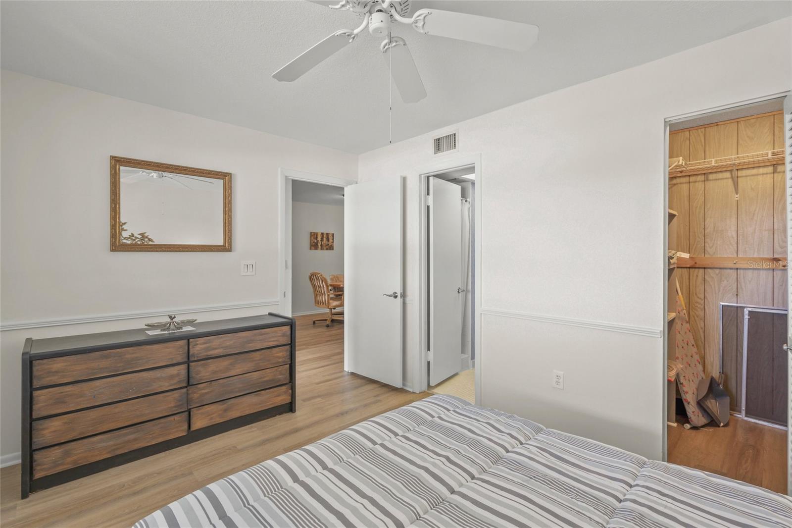 HOLIDAY APTS - Residential