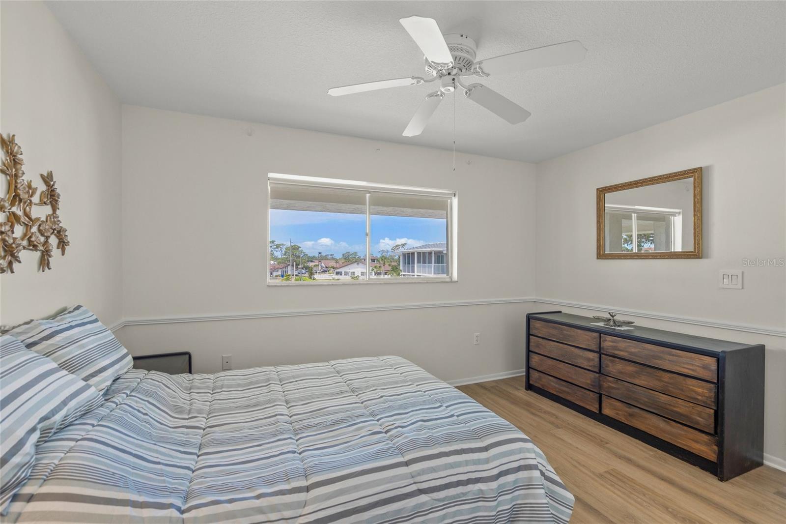 HOLIDAY APTS - Residential