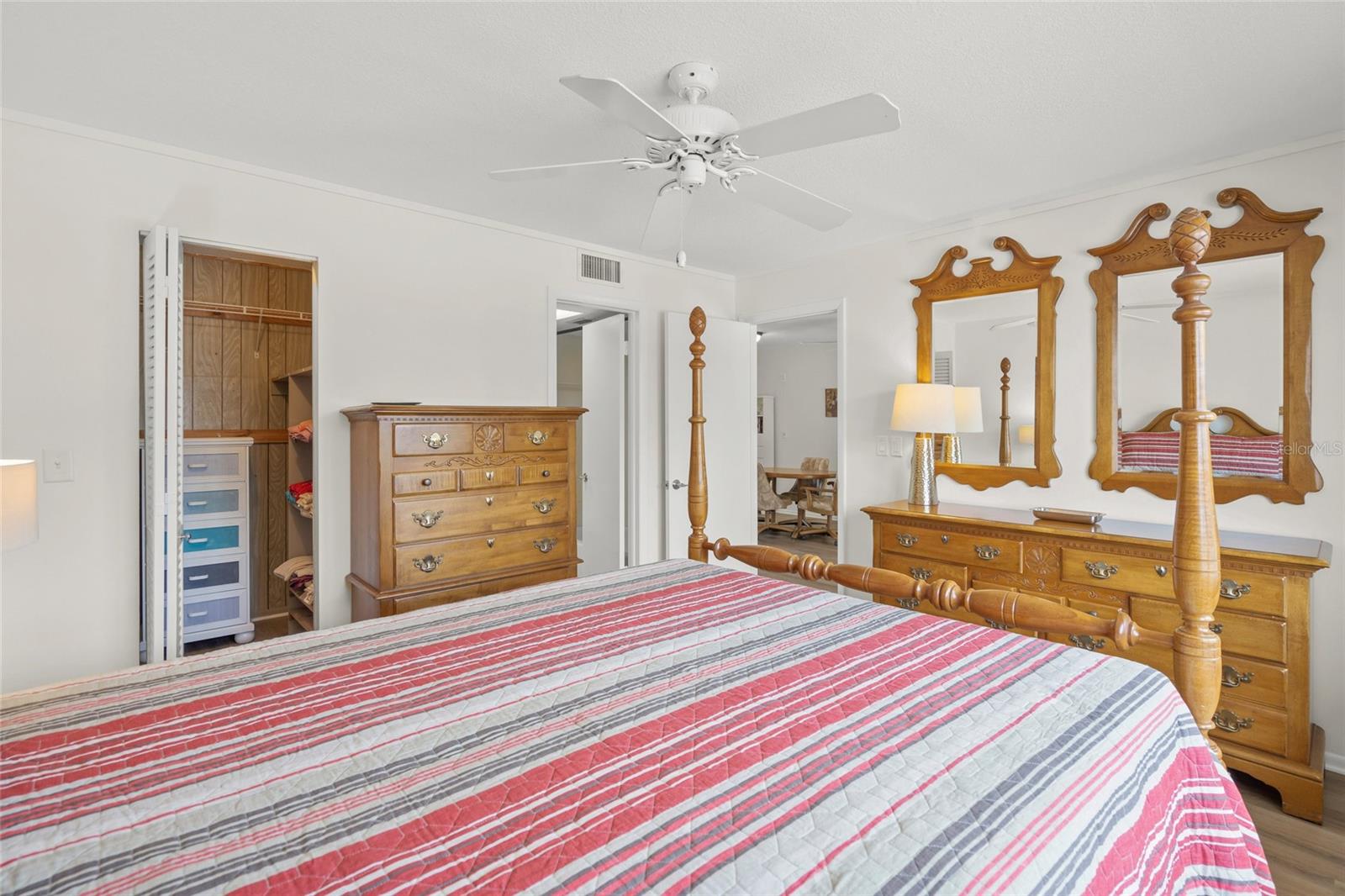 HOLIDAY APTS - Residential