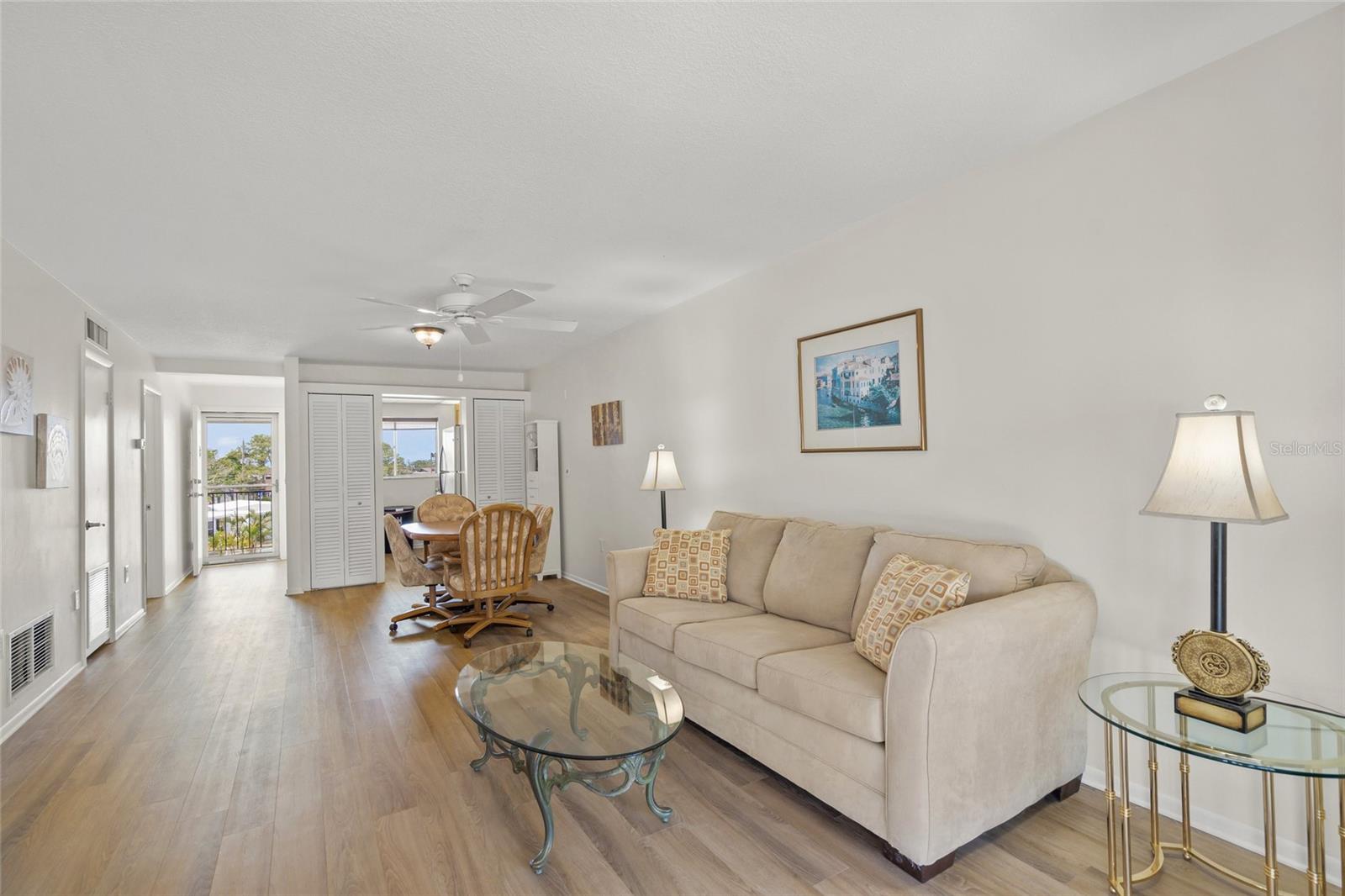 HOLIDAY APTS - Residential