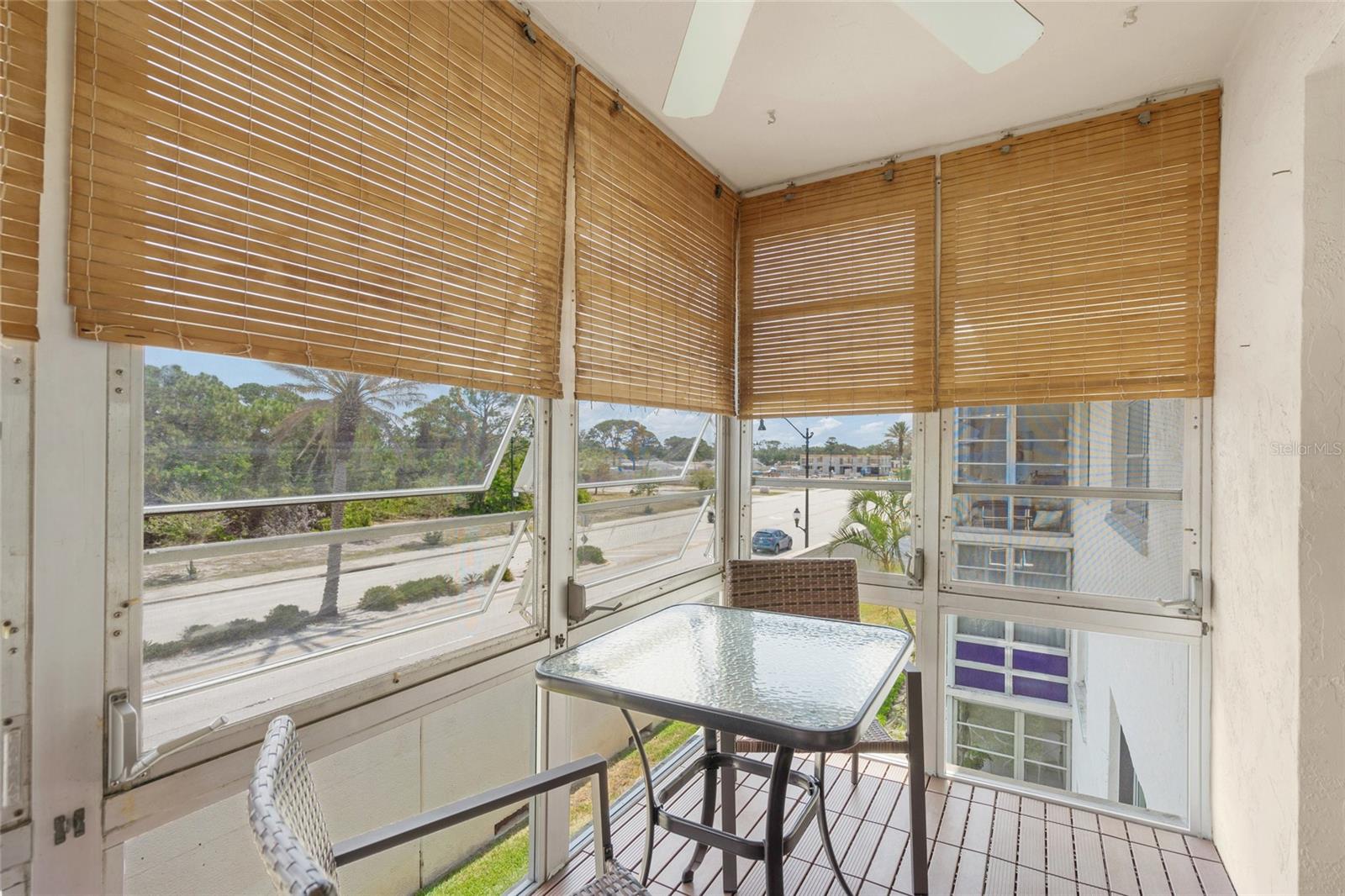 HOLIDAY APTS - Residential