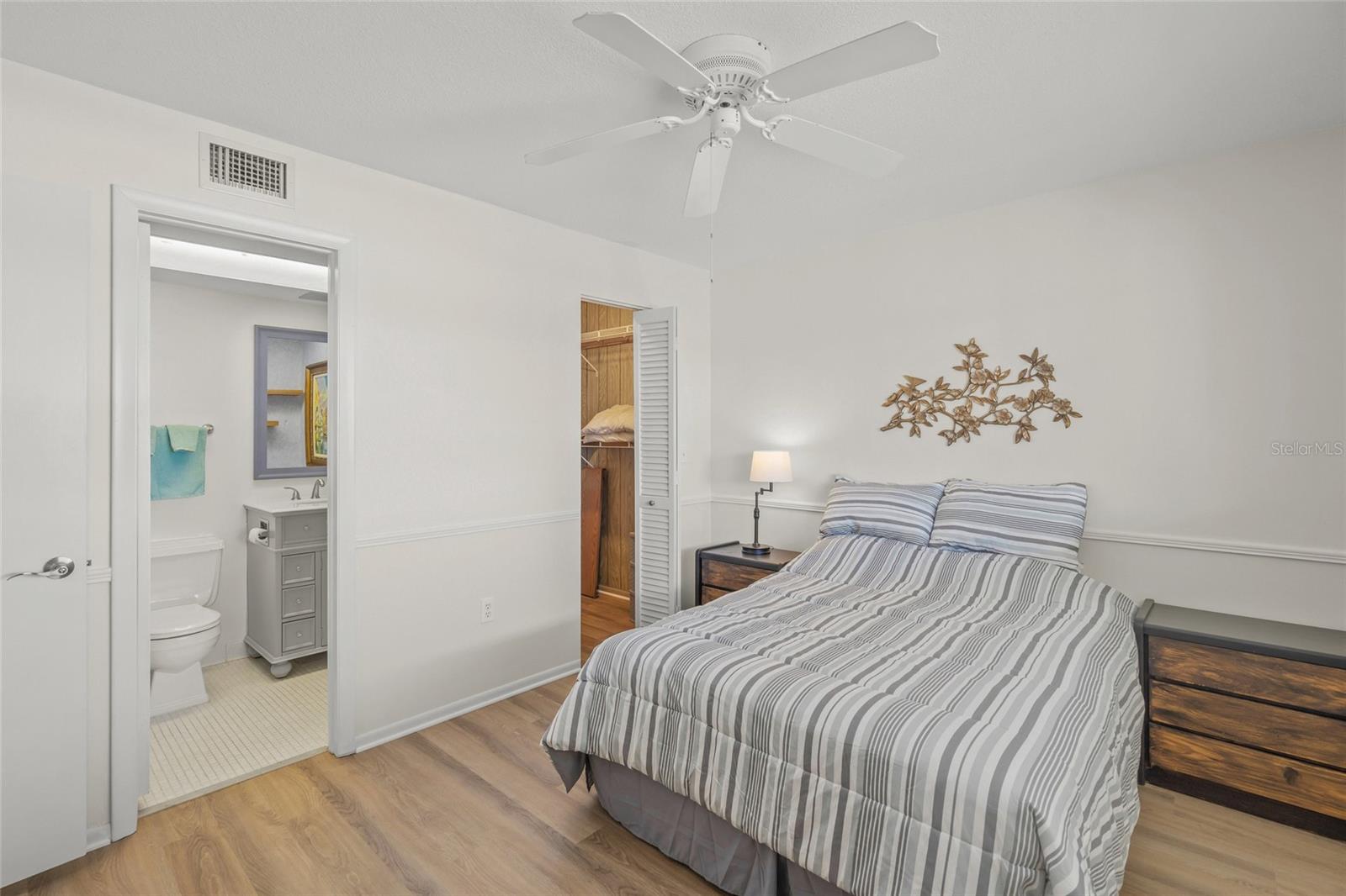 HOLIDAY APTS - Residential