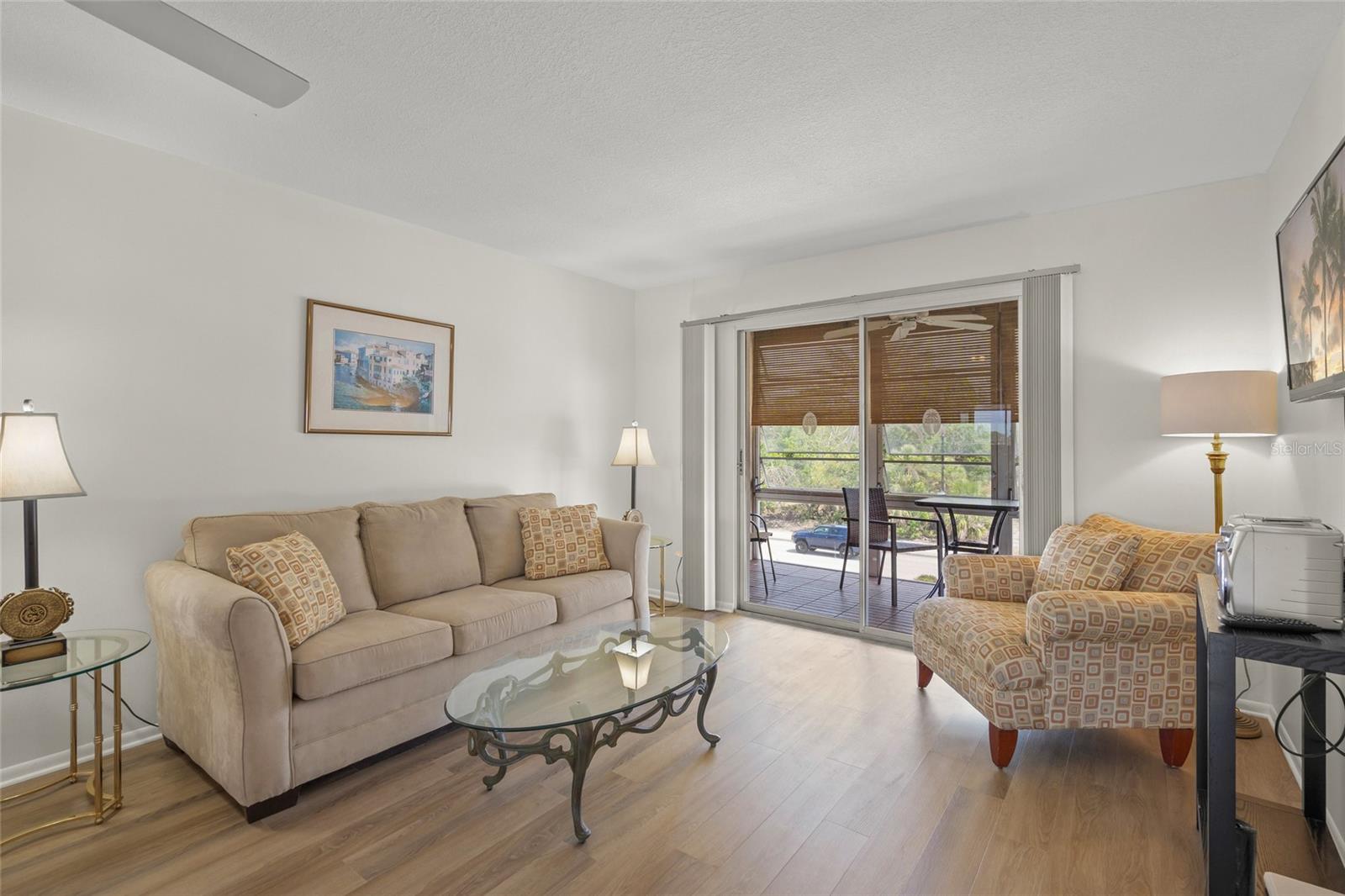 HOLIDAY APTS - Residential