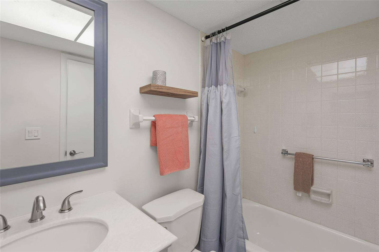 HOLIDAY APTS - Residential