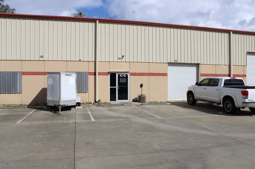 Convenient ParkTowne Industrial Center in Edgewater. 3000 Sq ft of air conditioned flex space with separately cooled
office comprising approx 296 sq ft. Ceiling height 18ft. Separate Restroom within the workspace portion of the building.
Manual Overhead door measure 9.5 ft wide x 10 ft high. Information deemed reliable but not guaranteed. All measurements are approximate. Tenant occupied until Oct 31st 2022. ;Water: City