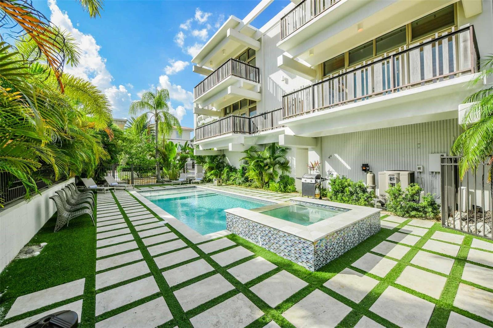 804 N SHORE DRIVE