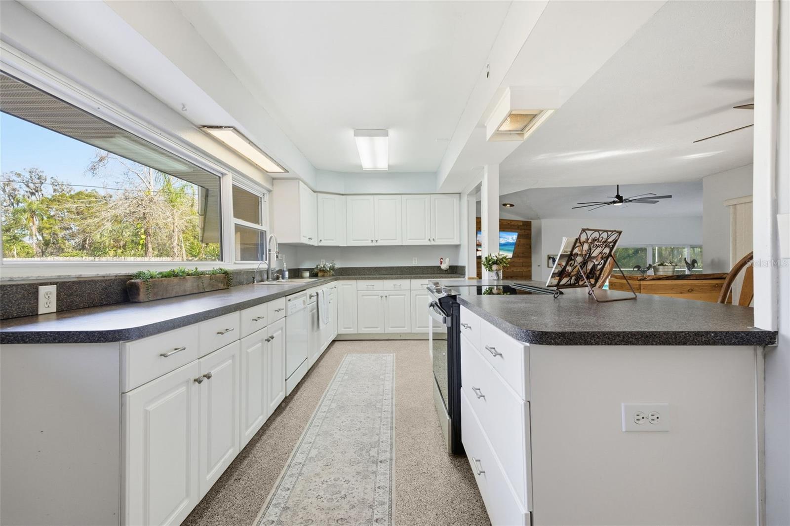 WARREN ESTATES - Land