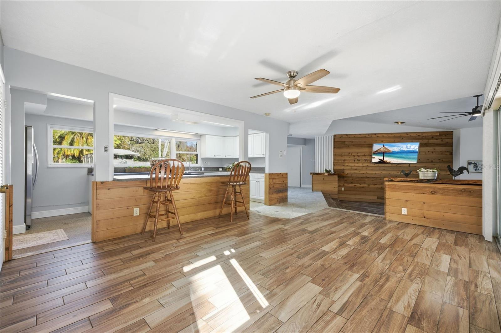 WARREN ESTATES - Land