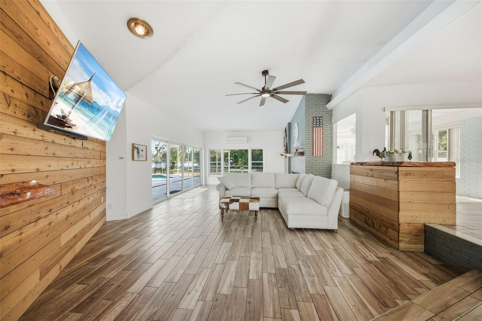 WARREN ESTATES - Land