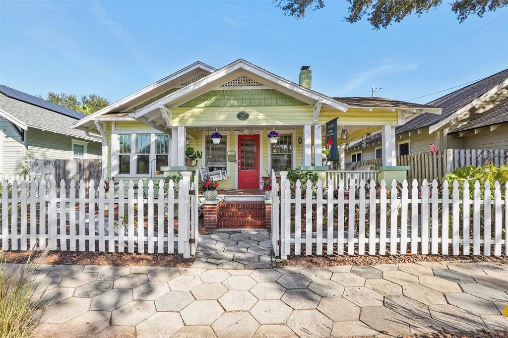 Photo of 921 3rd Street N, St Petersburg, FL 33701 (MLS # TB8470955)