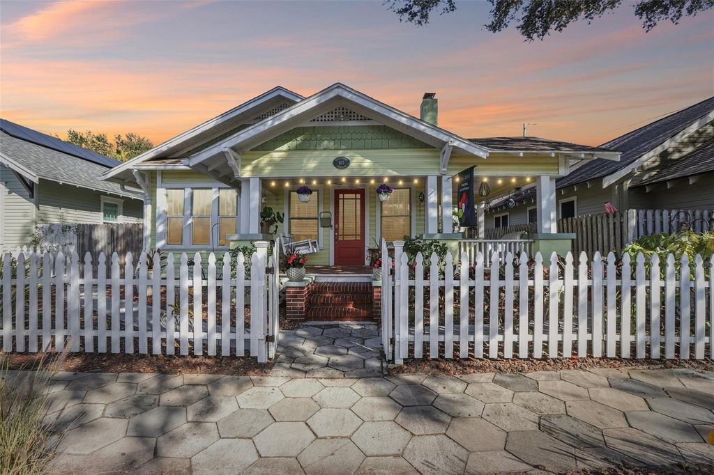 Photo of 921 3rd Street N, St Petersburg, FL 33701 (MLS # TB8470955)