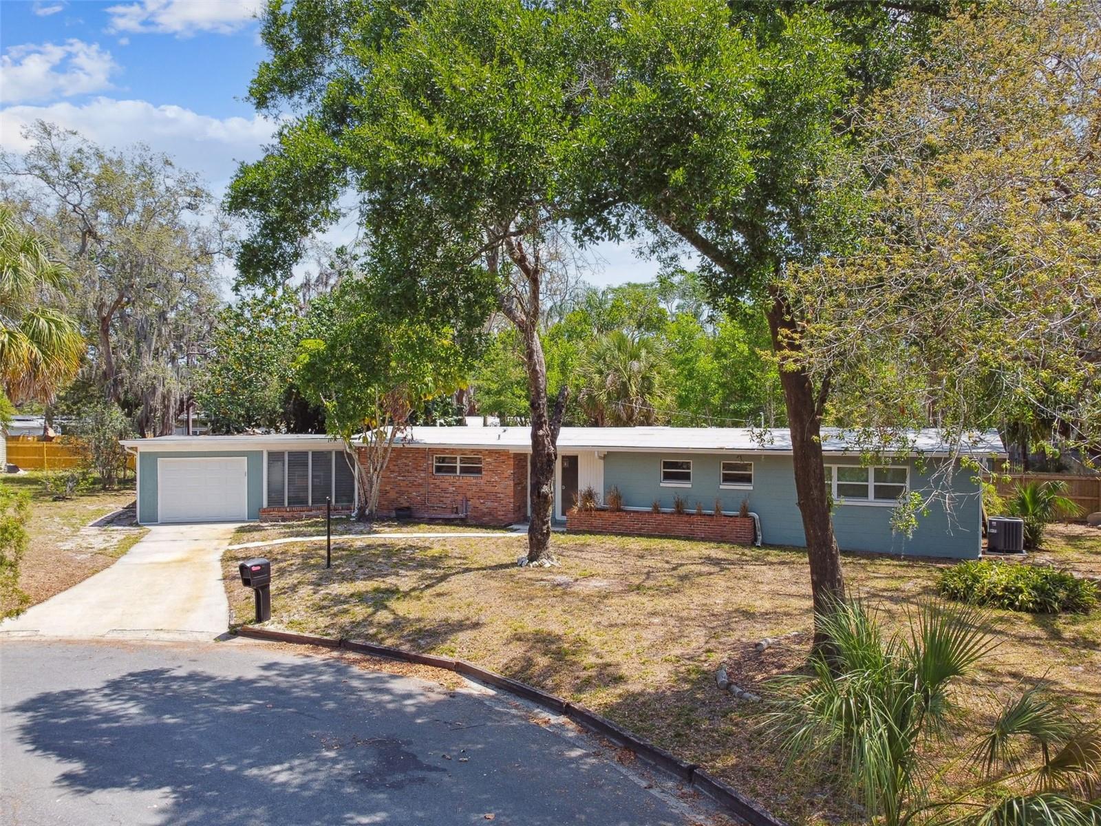 422 DUNEDIN CIRCLE