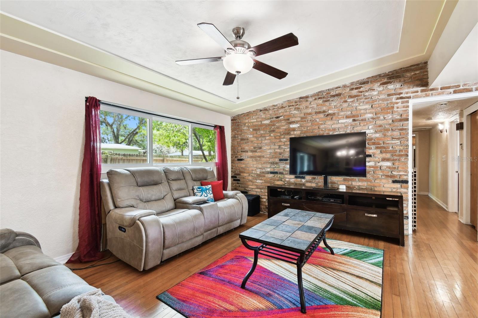 422 DUNEDIN CIRCLE
