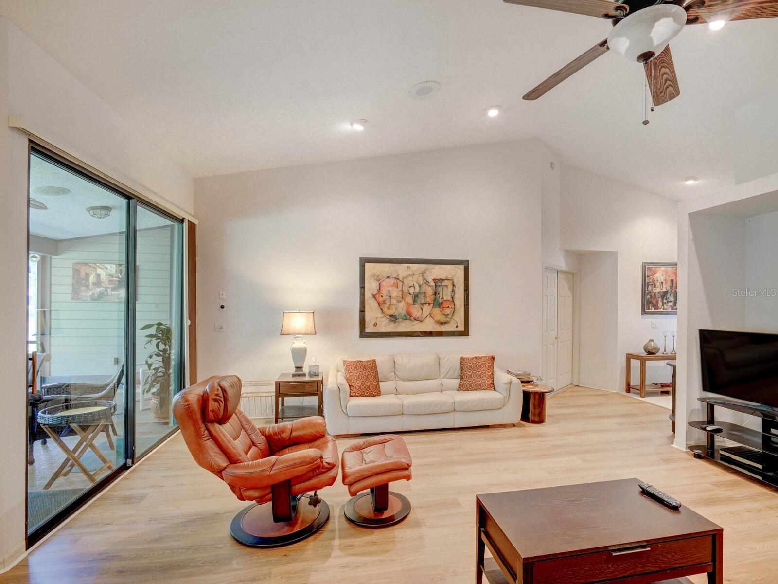 934 LUCAS LANE