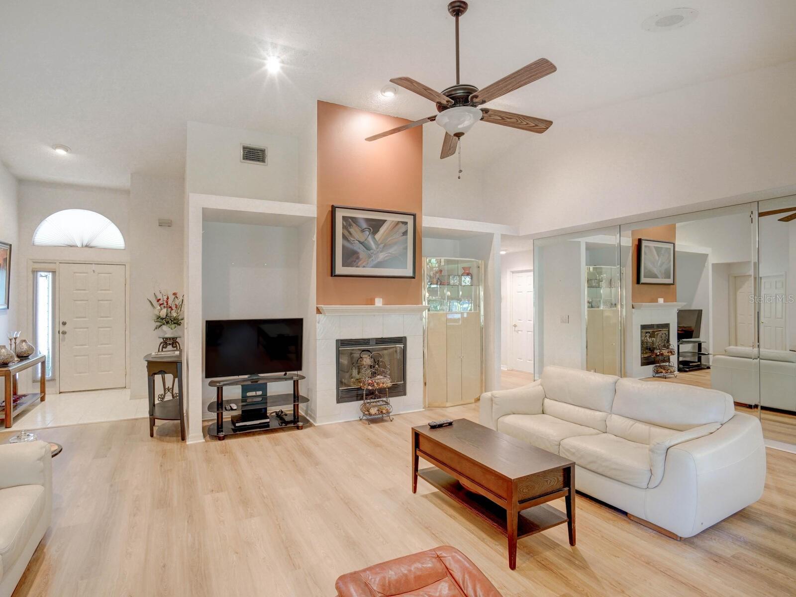 934 LUCAS LANE