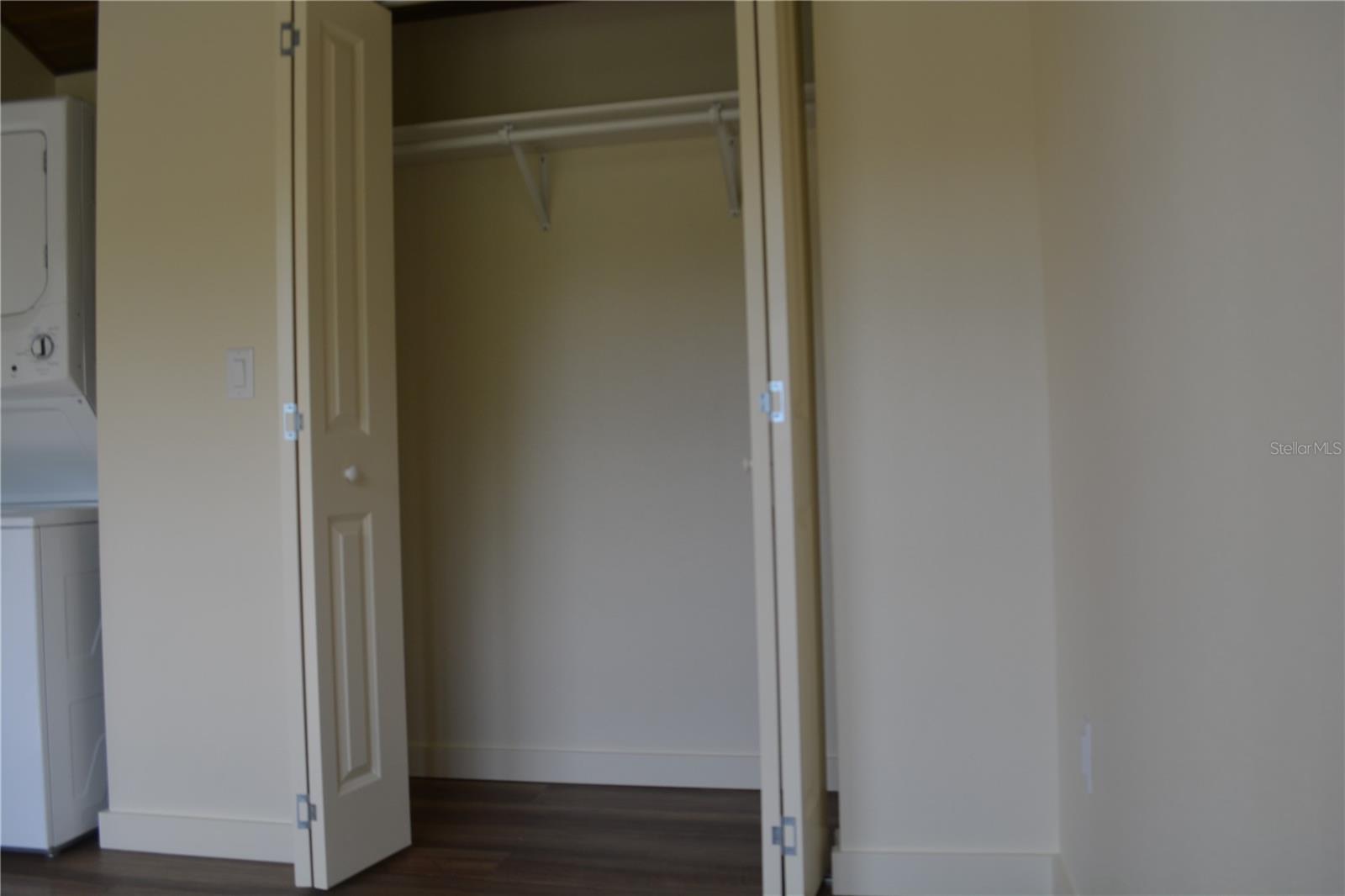 MILTON SQUARE - Residential