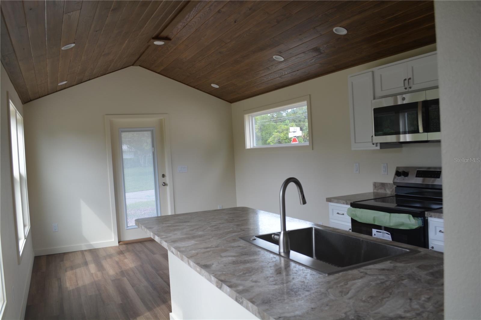 MILTON SQUARE - Residential