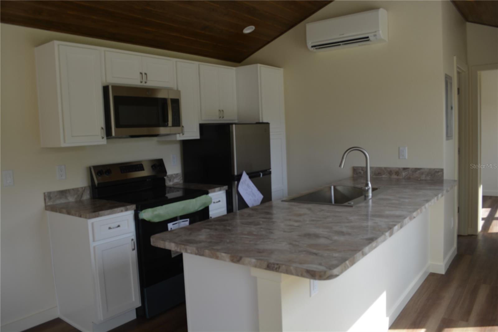 MILTON SQUARE - Residential