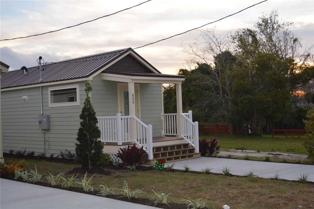 Photo of 620 Third St, Oviedo, FL 32765 (MLS # O6293148)