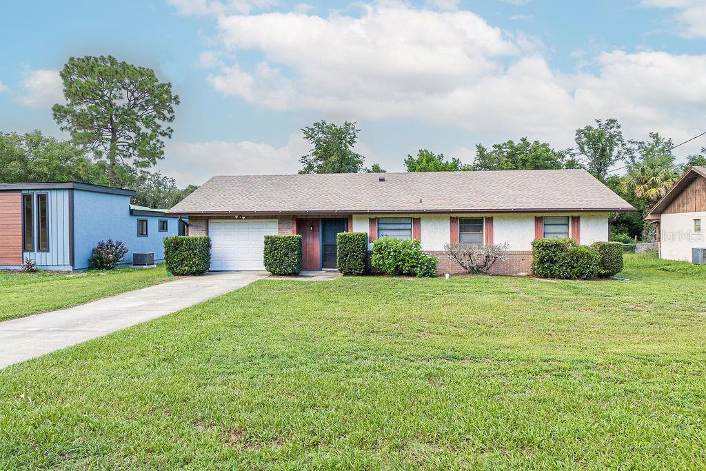 Split floor plan home with screened in patio and 2 car garage!! Laundry hook ups in the garage. Recently had the entire interior painted and new flooring throughout. This home is located near shopping, restaurants, schools, hospitals and a quick drive to I4! ( All info to be verified by tenant )