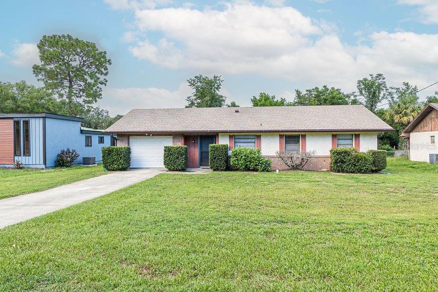 * Half off your First Month's Rent * Split floor plan home with screened in patio and 2 car garage!! Laundry hook ups in the garage. Recently had the entire interior painted and new flooring throughout. This home is located near shopping, restaurants, schools, hospitals and a quick drive to I4! (All info to be verified by tenant)