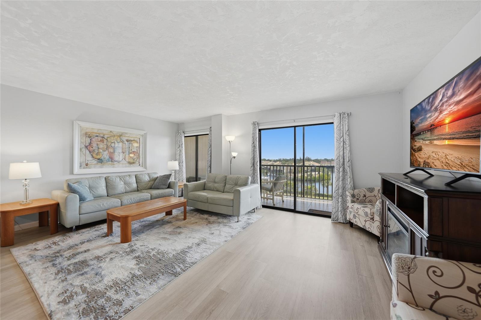 EMERALD POINTE PH 06 BLDG F - Residential