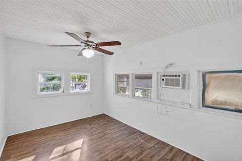 Tiny photo for 527 E Lemon Avenue, Eustis, FL 32726 (MLS # G5113226)