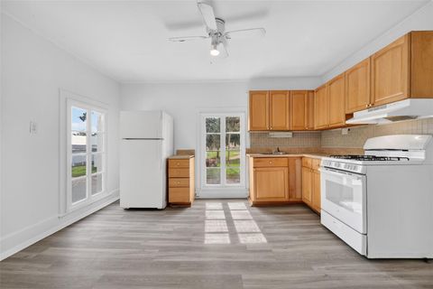 Tiny photo for 527 E Lemon Avenue, Eustis, FL 32726 (MLS # G5113226)