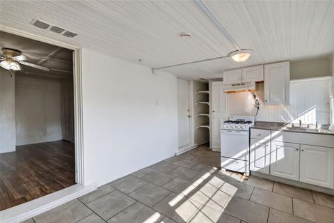 Tiny photo for 527 E Lemon Avenue, Eustis, FL 32726 (MLS # G5113226)