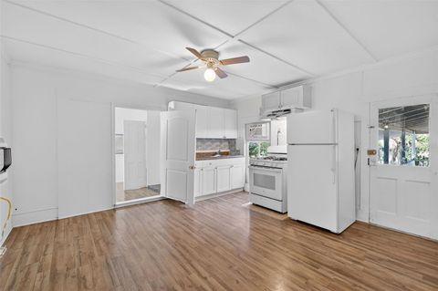 Tiny photo for 527 E Lemon Avenue, Eustis, FL 32726 (MLS # G5113226)