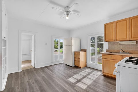 Tiny photo for 527 E Lemon Avenue, Eustis, FL 32726 (MLS # G5113226)