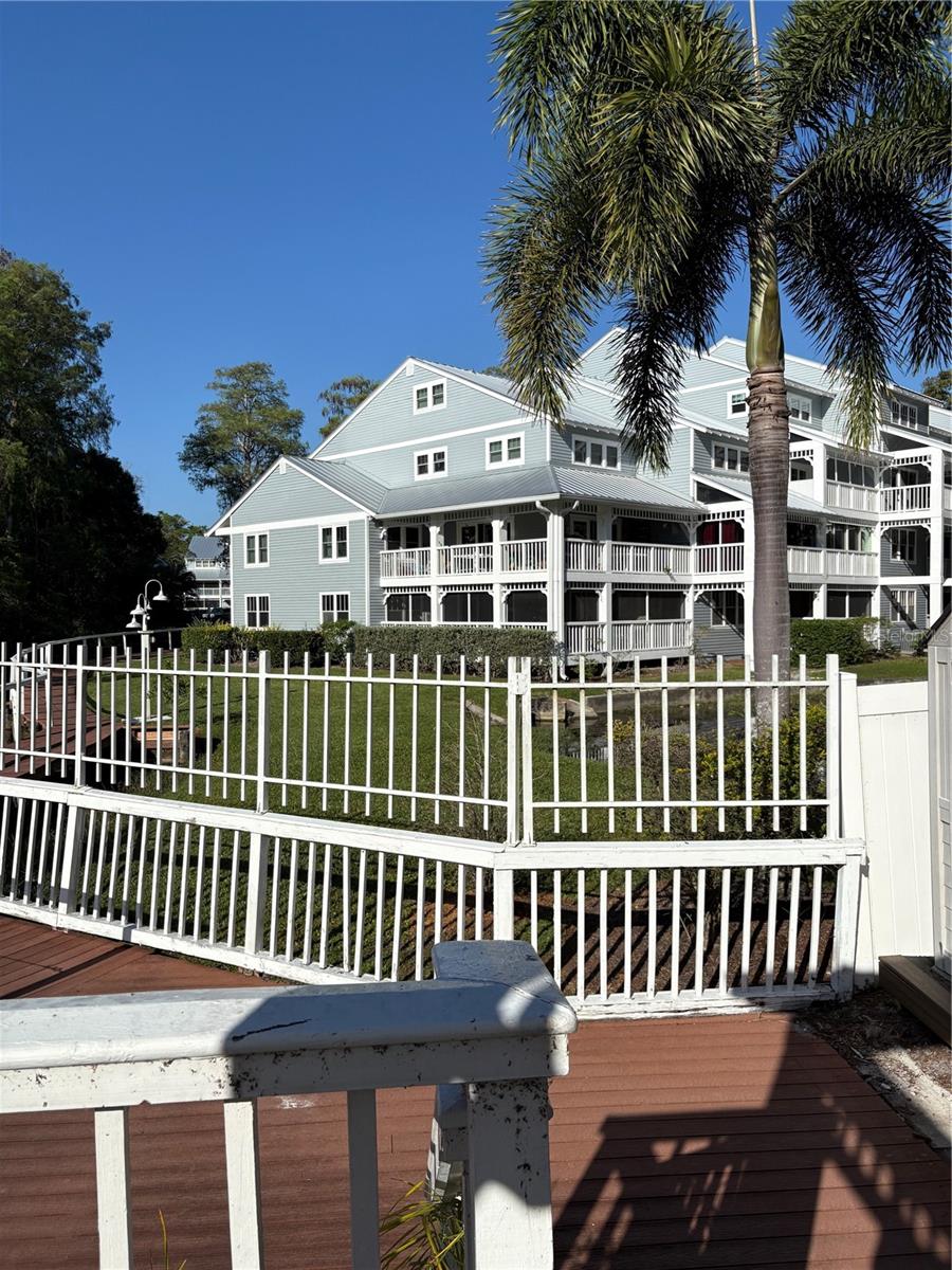 DOLLY BAY ON LAKE TARPON - Residential