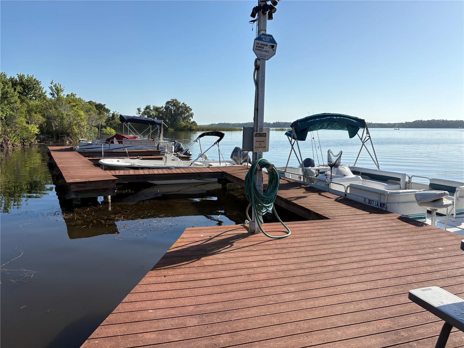 DOLLY BAY ON LAKE TARPON - Residential